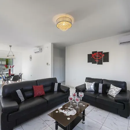 Ferienhaus Hollywood Protaras