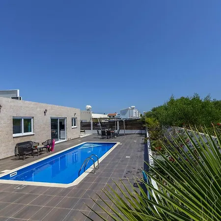 Ferienhaus Hollywood Protaras