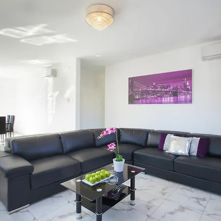 Hollywood Holiday home