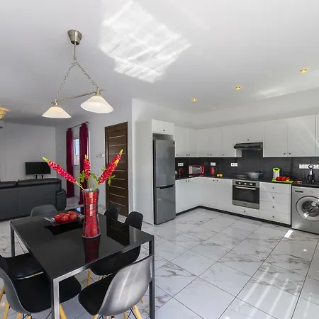 Hollywood Dom wakacyjny Protaras