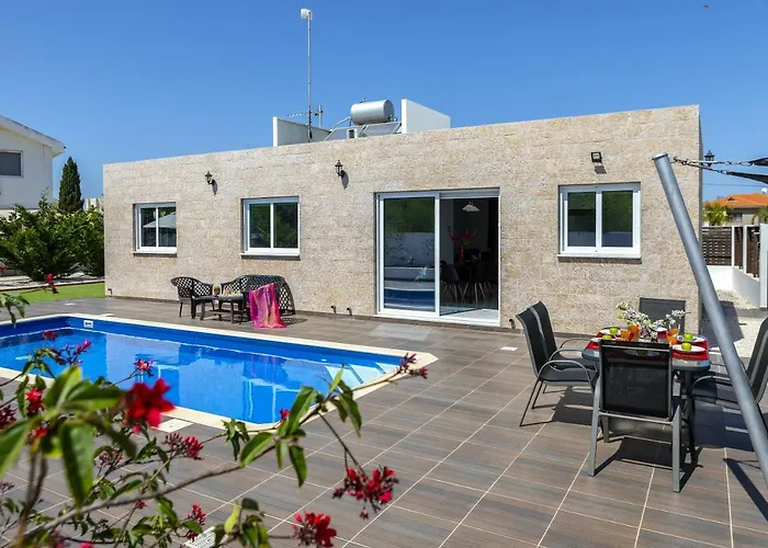 Hollywood * Protaras